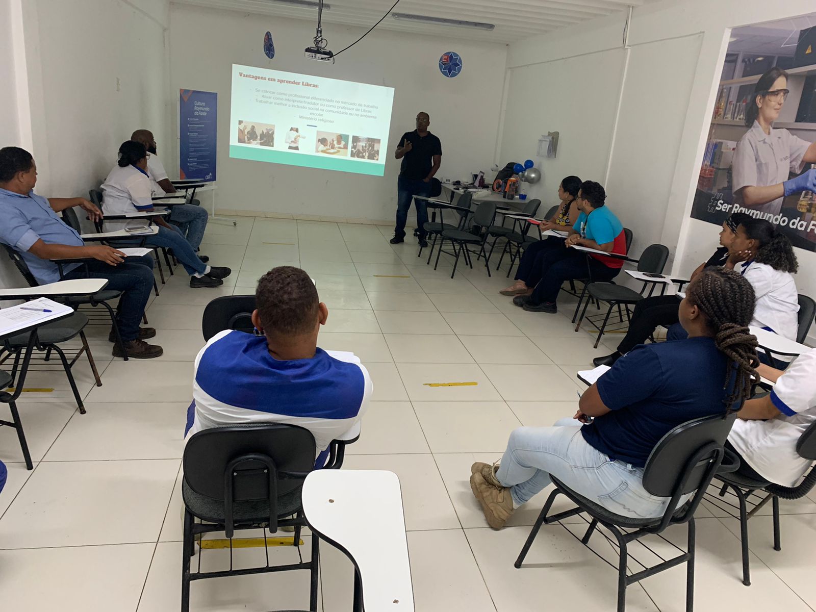 Curso de Libras Corporativo  - Aula Expositiva.jpeg